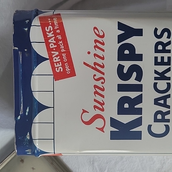 Vintage Sunshine Krispy Cracker Tin. 14.5 Ounces. Good Condition. - Picture 4 of 15